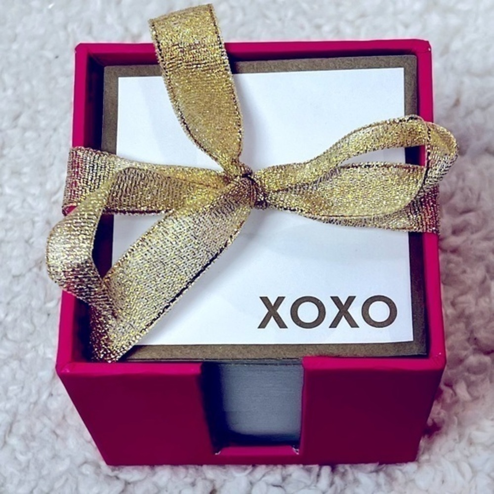 Slant "XOXO" 600 Sheet Note Cube